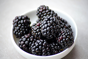 a bowl of blackberries