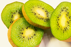 several kiwi slices