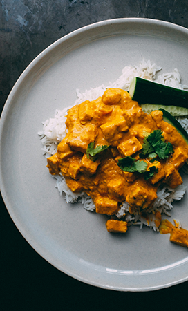 A plate of butter chicken